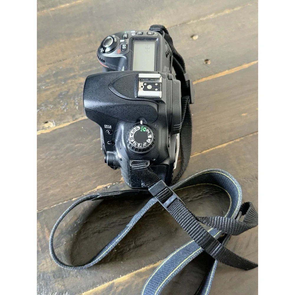 Nikon D80 10.2MP DSLR Digital Camera Body ERR + 3 Batteries With Charger + Bag